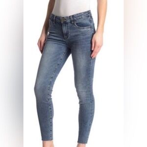 Kut from the Kloth Blue Skinny Jeans. Size 6